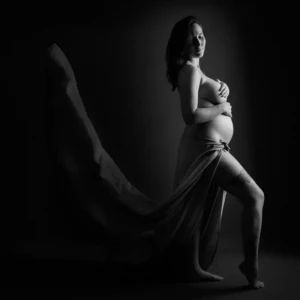photo artistique noir et blanc grossesse