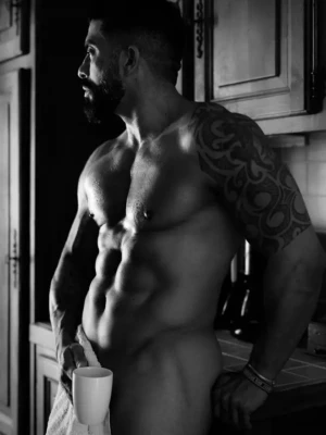 photographie boudoir homme noir et blanc