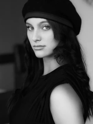 photographie portrait noir et blanc femme beret