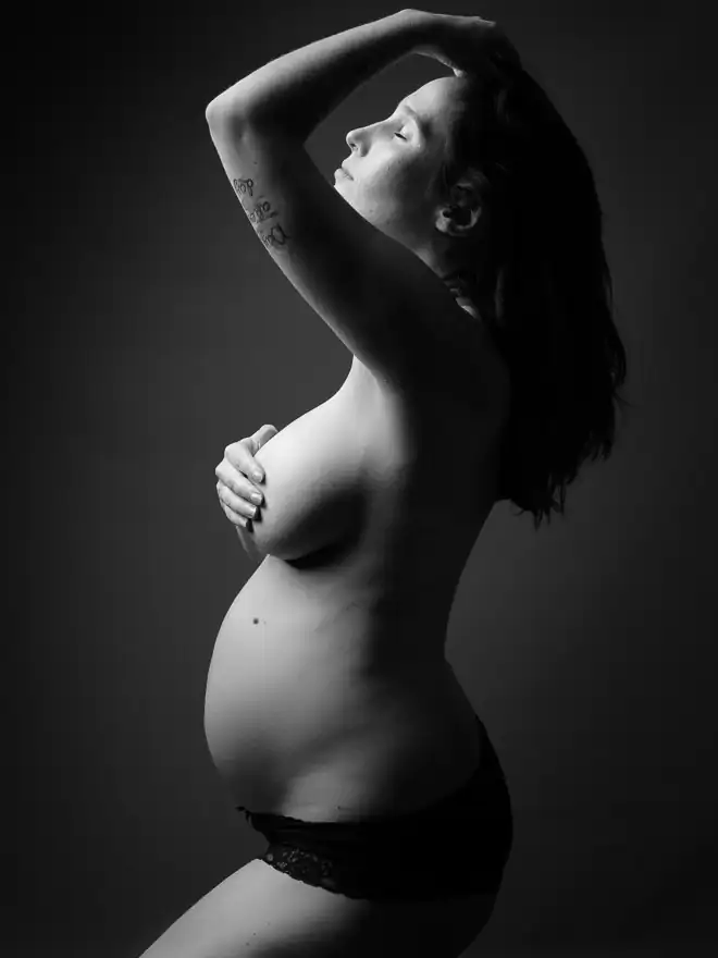 photographie grossesse noir et blanc